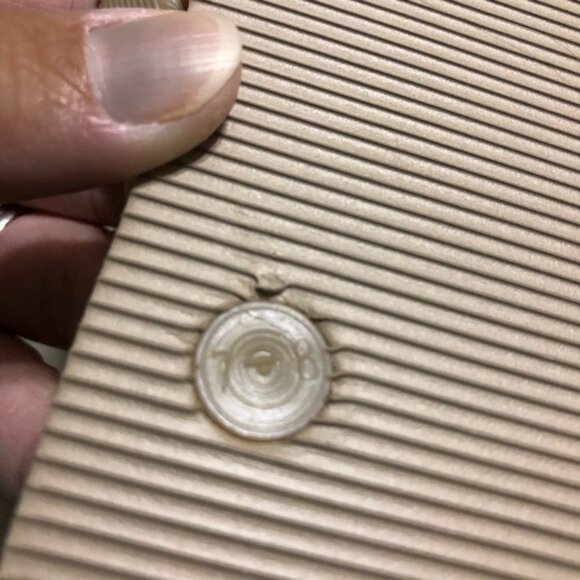 Old Navy Tan flip flops Sandals NWOT size 7/8 - Picture 6 of 6